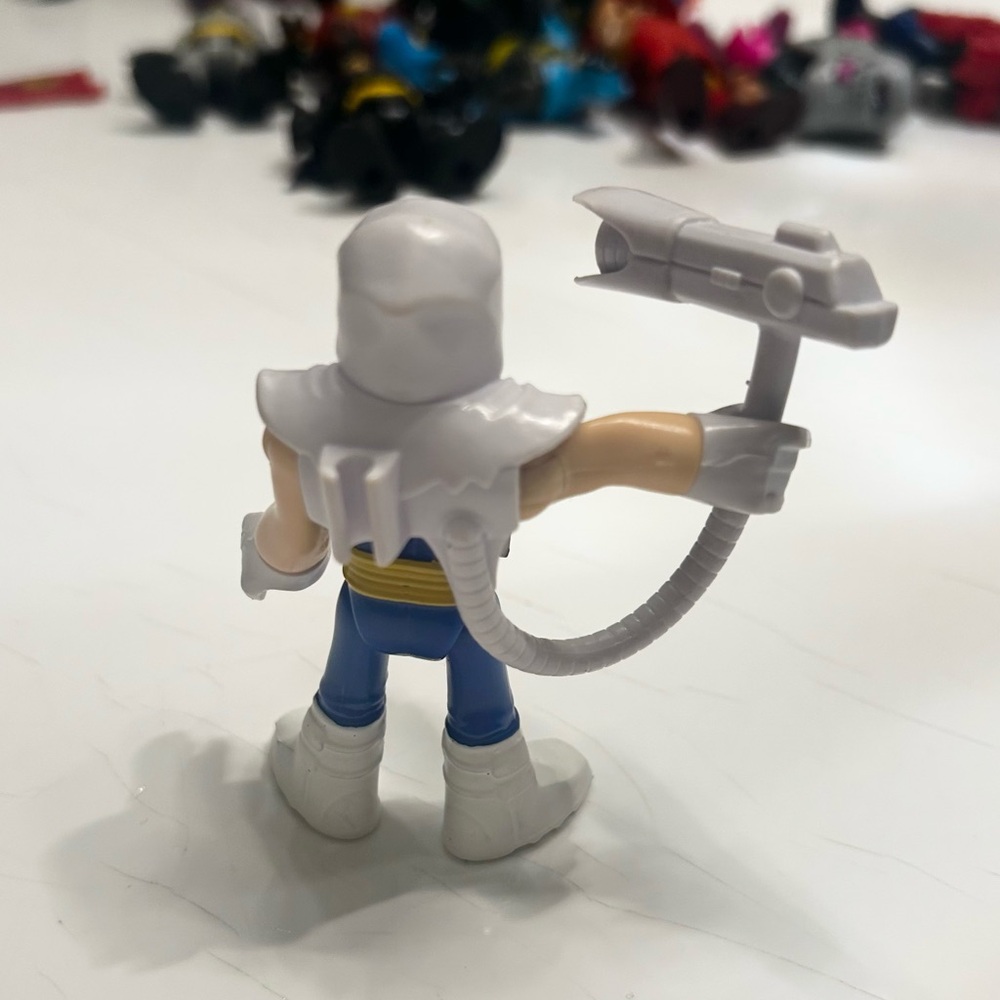 Fisher-Price Imaginext DC Super Friends Captain Cold action figure - Picture 2 of 2